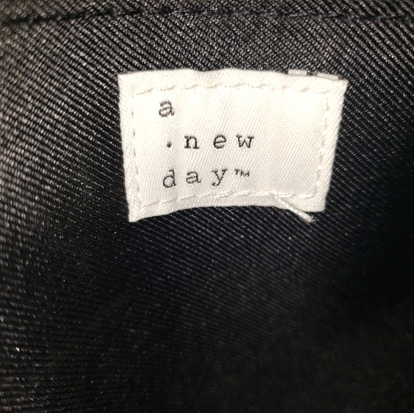 A.NEW.DAY CROSSBODY PURSE - Picture 10 of 12